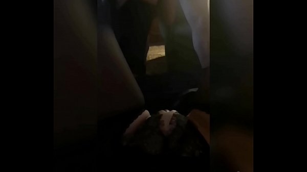 Forró MJM. A férj a felesége szeme láttára dugja meg a barátnőjét. A feleség puncija nedves lesz, piszkos fantáziái csak megzavarják az elmét