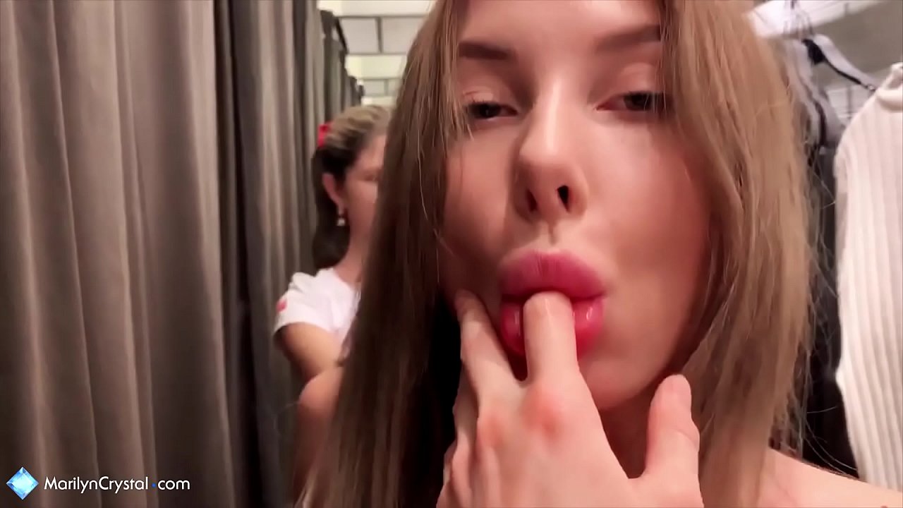 Leszbikusok maszturbálnak és nyalják a puncit a boltban - gin gerson crystal marilyn