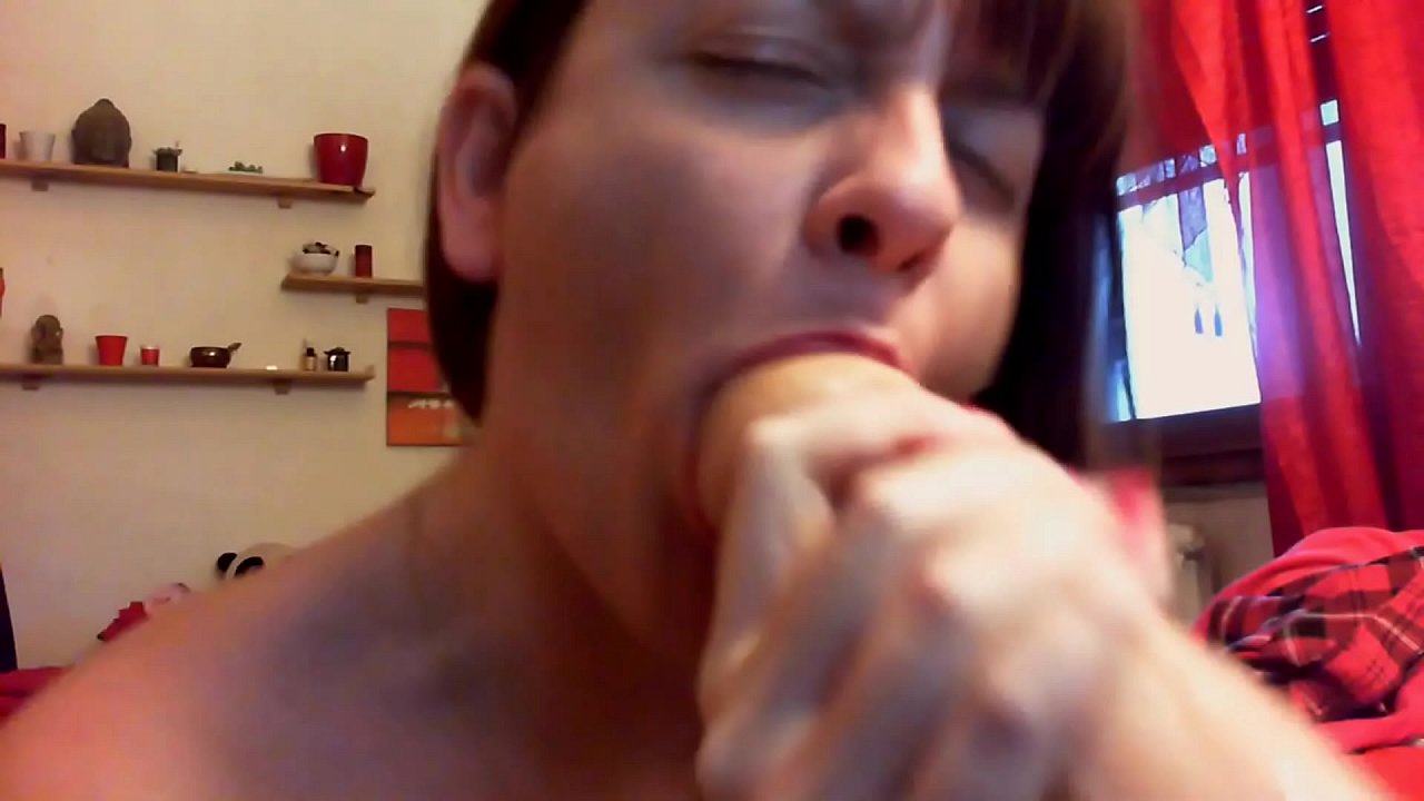 Nagyszerű orgazmus a piszkos húgodnak, nyisd ki a szádat és idd meg az egészet