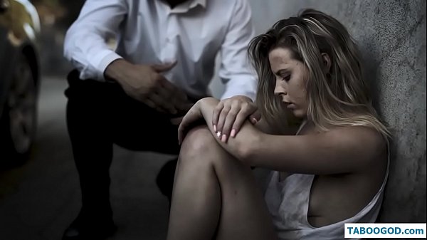 Perverz történetek: hajléktalan tinédzser lány